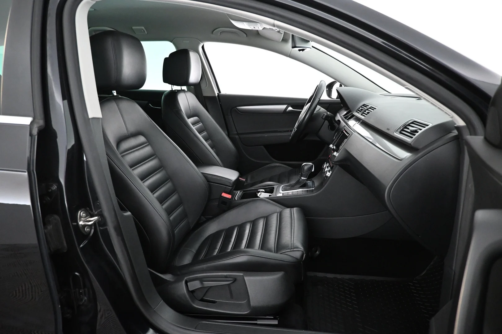 Car Image - 5Nhz8y2aW4YcjxEI20pDiy