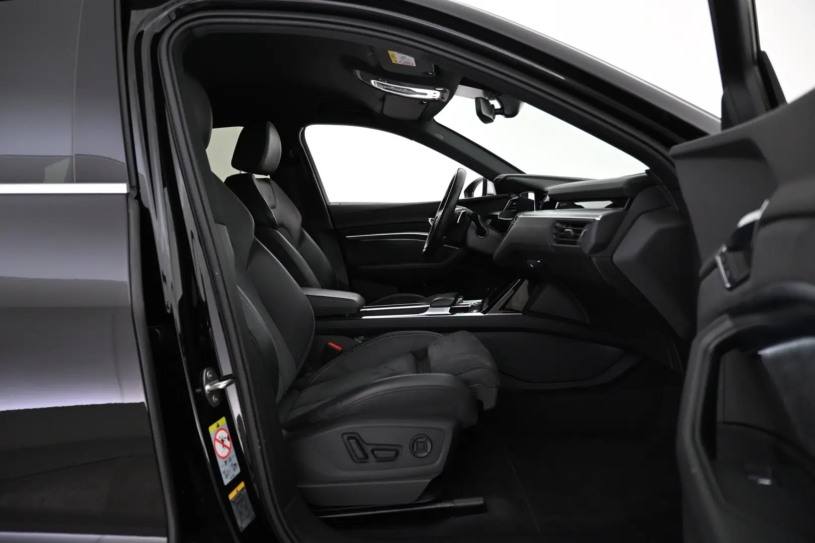 Car Image - 4X8xLnQ8QUtD80XSZg9J3k