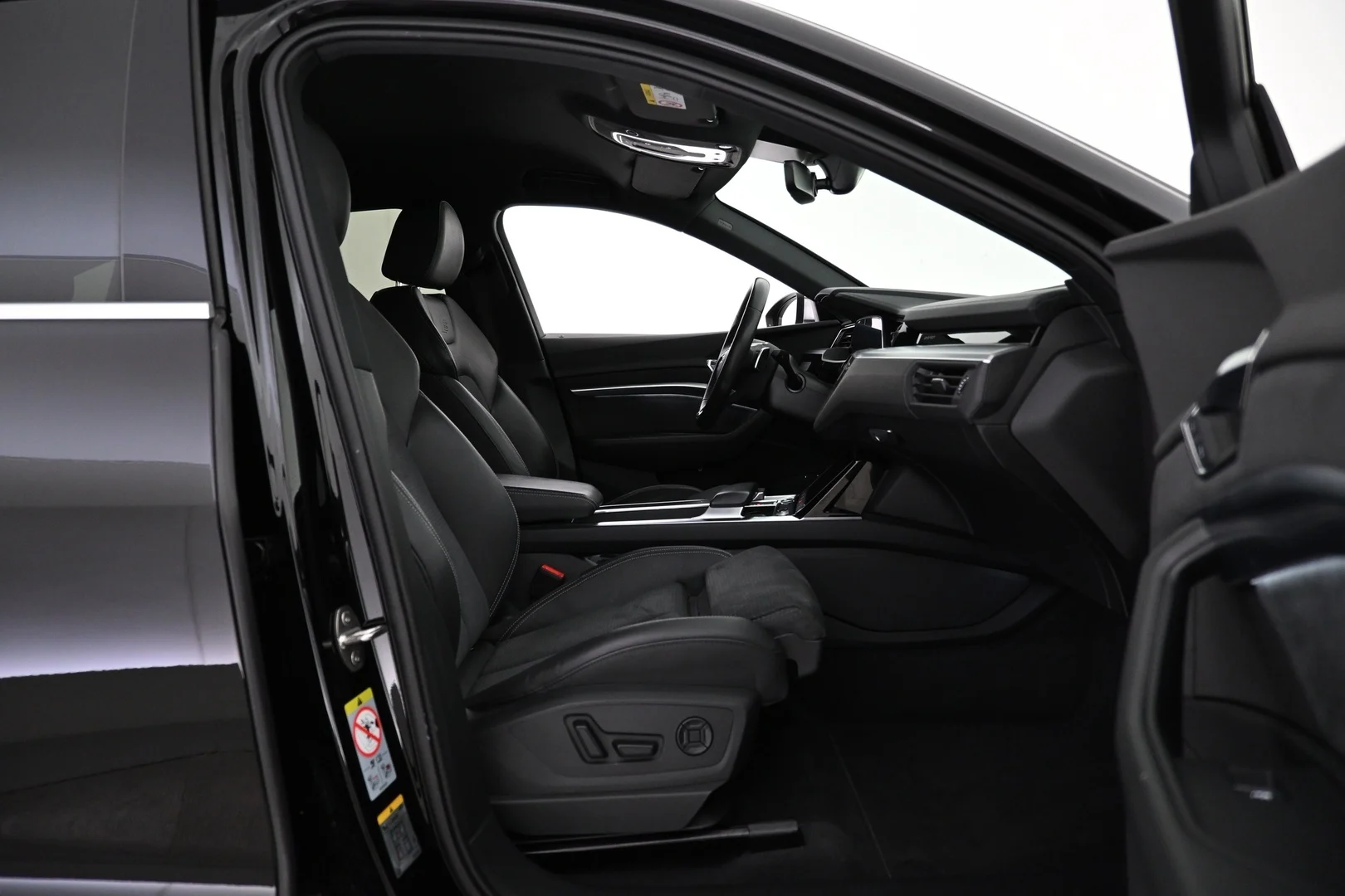 Car Image - 4X8xLnQ8QUtD80XSZg9J3k