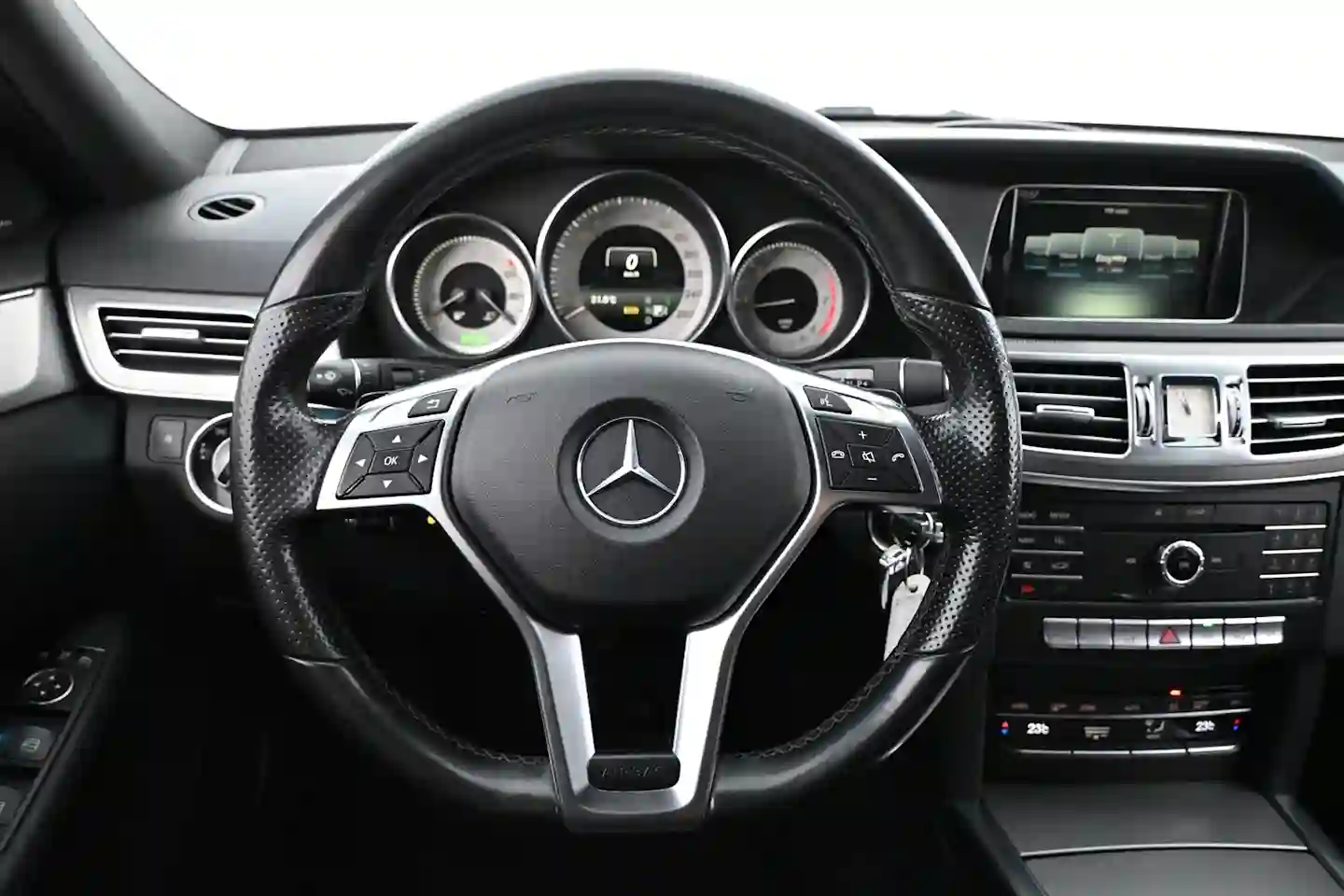 Car Image - 7bXLO9KgWYzr4WUhhiKOf9