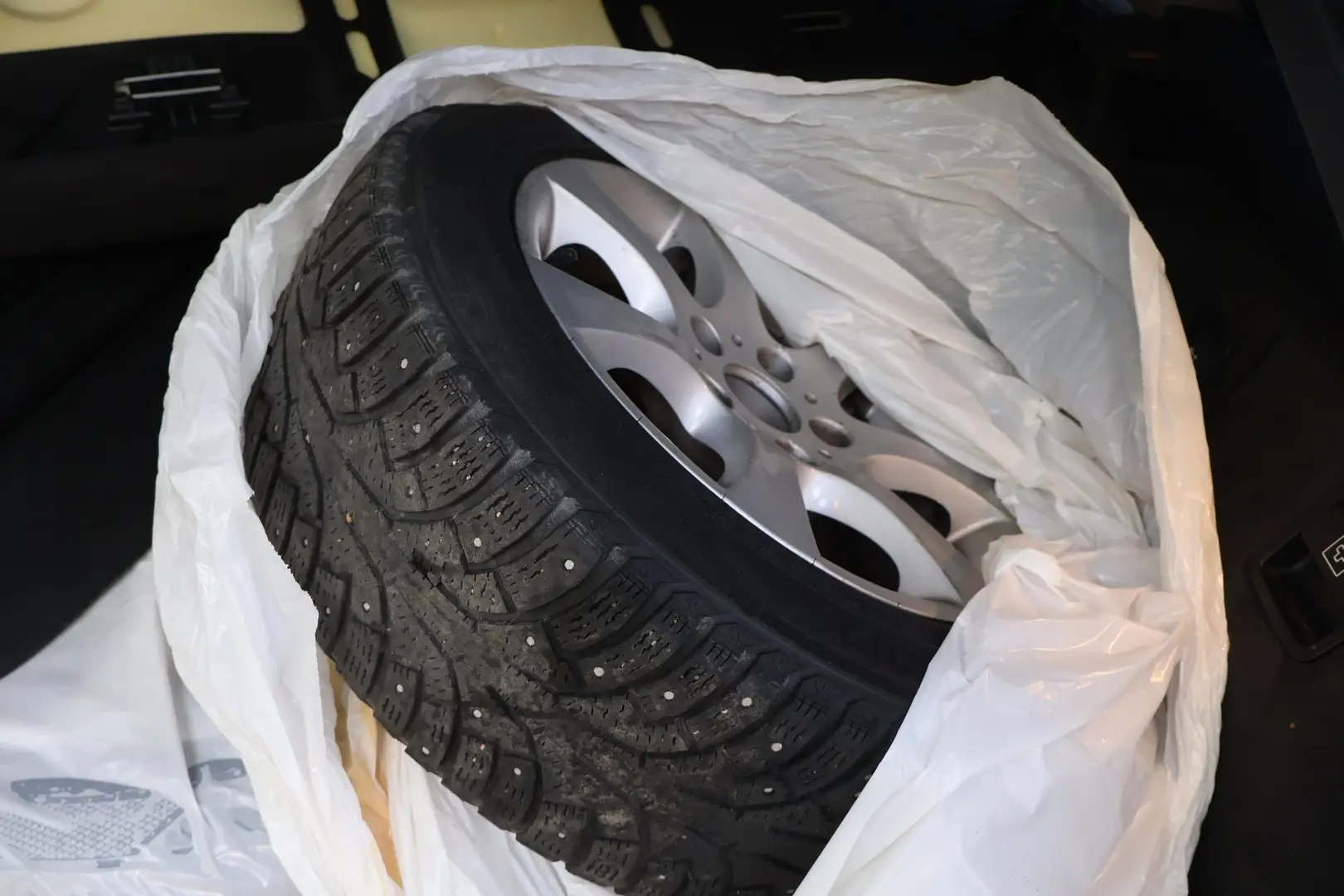 Car Image - 7MqUaeQJRyyNzQOngi8CGb