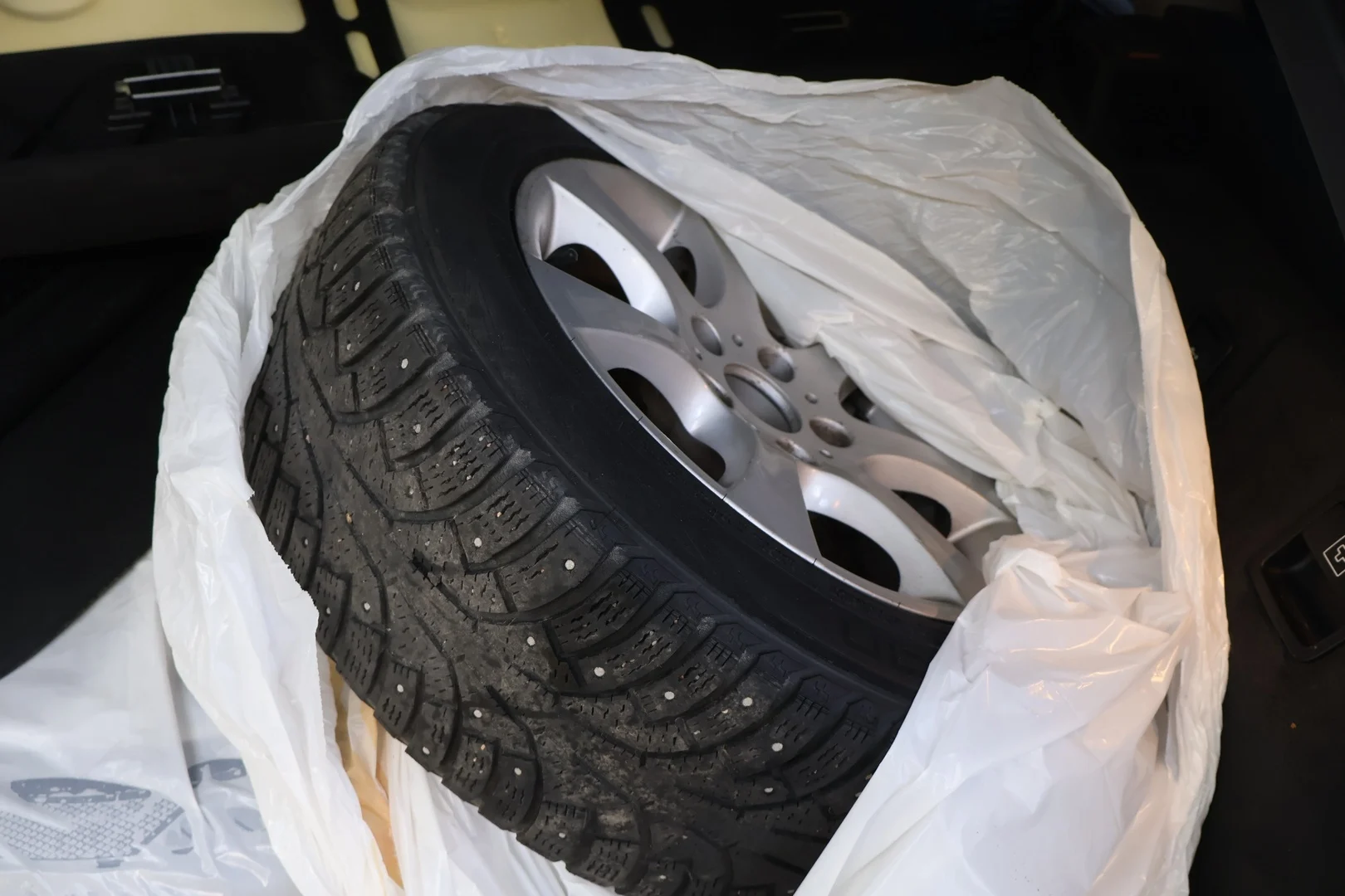 Car Image - 7MqUaeQJRyyNzQOngi8CGb