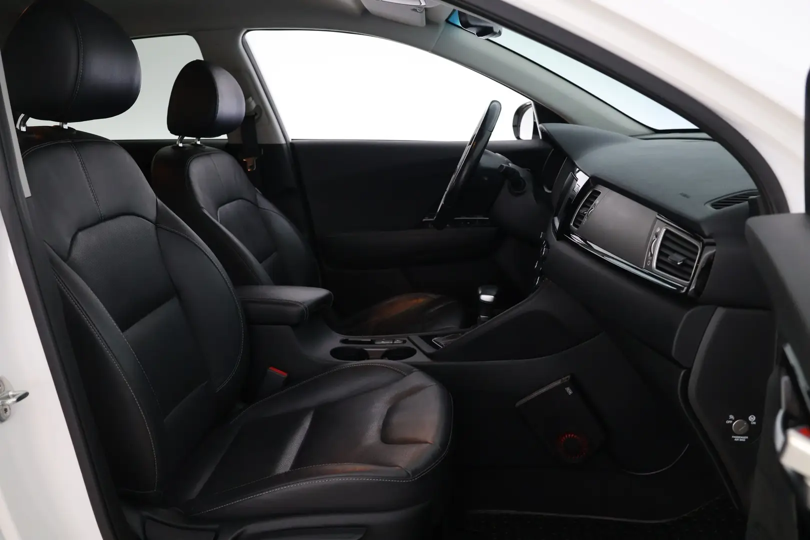 Car Image - 2mkQt3Zs3IbKnHy2AU8rzz