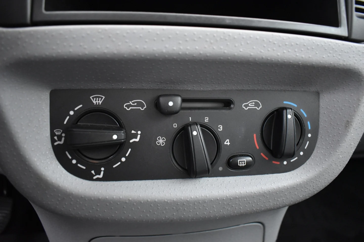 Car Image - 2baX82Auo81UQW3xoOUxxT