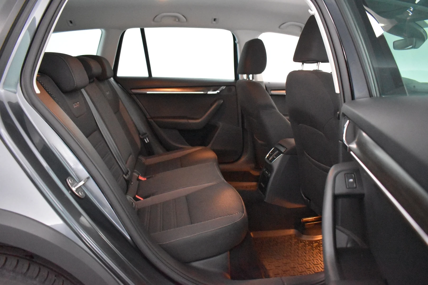 Car Image - 1RRDvWhXzjivCaJk5Yz4zn