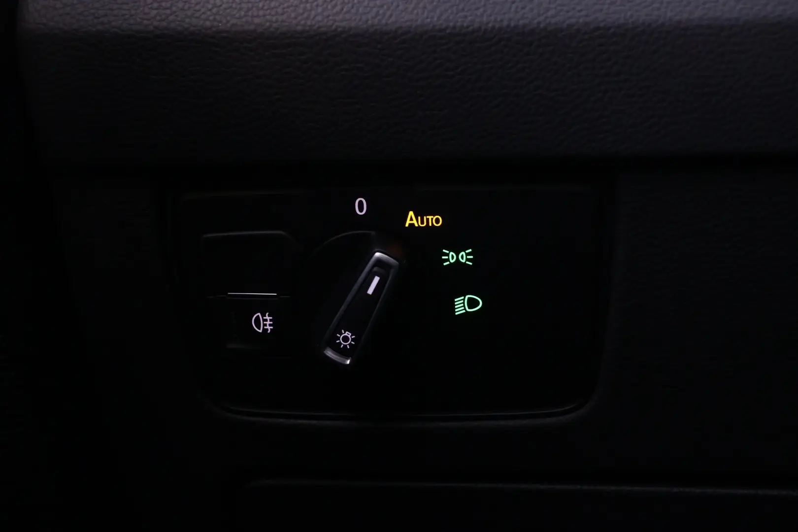 Car Image - lBR5ESRuWylDzrfegbe4F