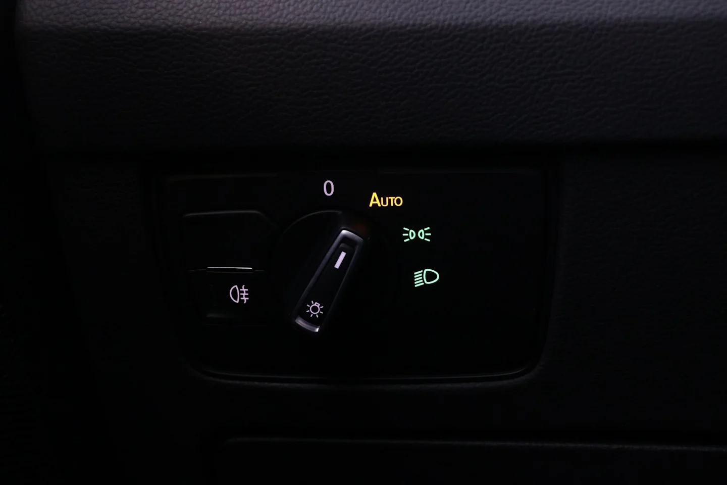 Car Image - lBR5ESRuWylDzrfegbe4F