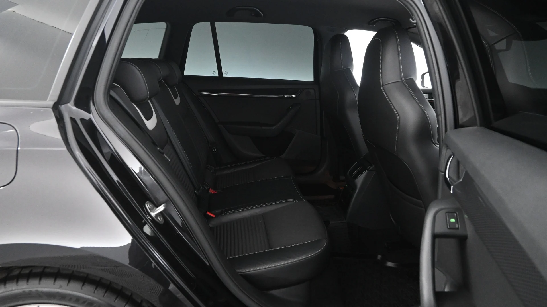 Car Image - 6RiAe7ybm7K2IzxxvSXN7u