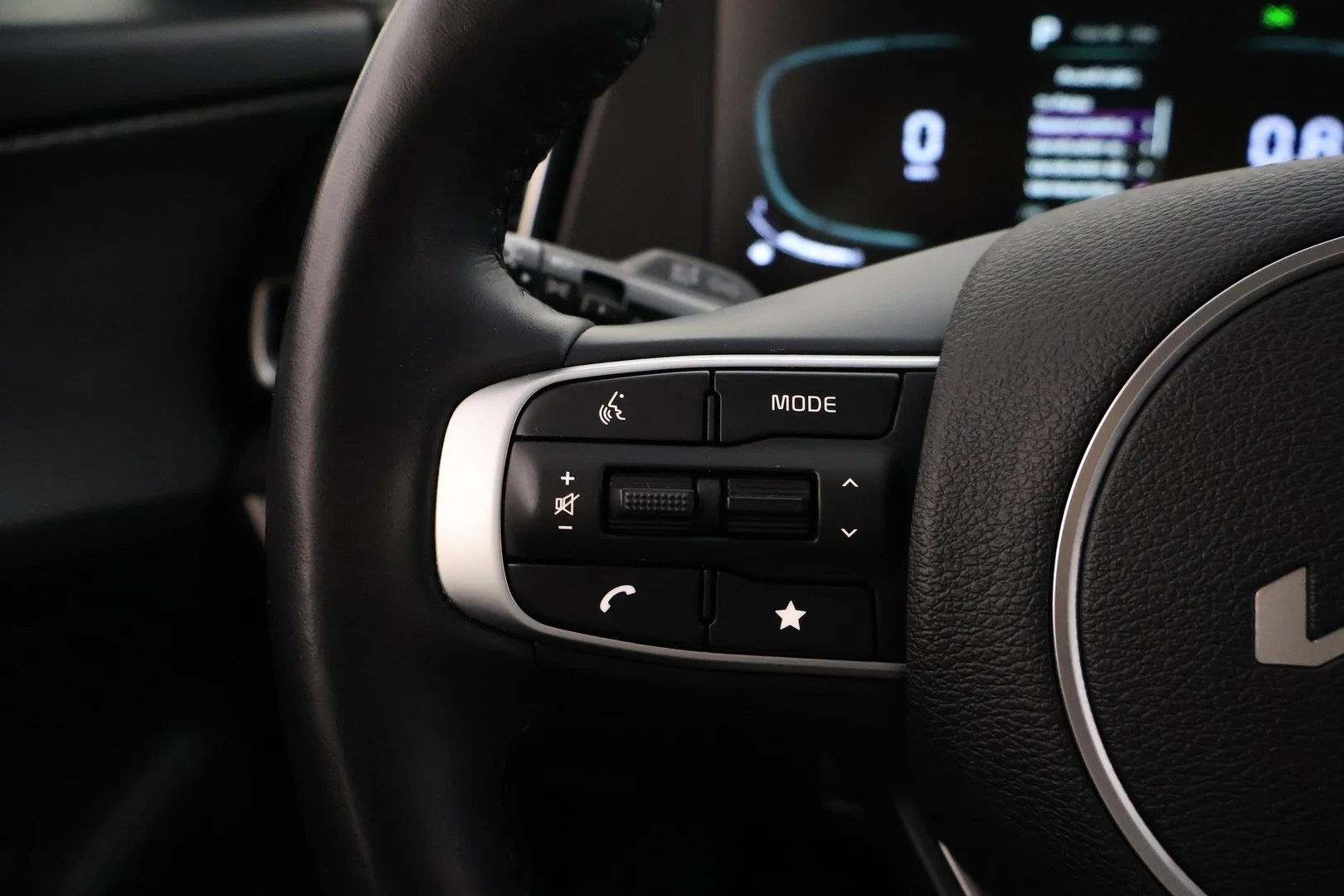 Car Image - 1eeu9yB1QaJxbi0Uw1XZWS