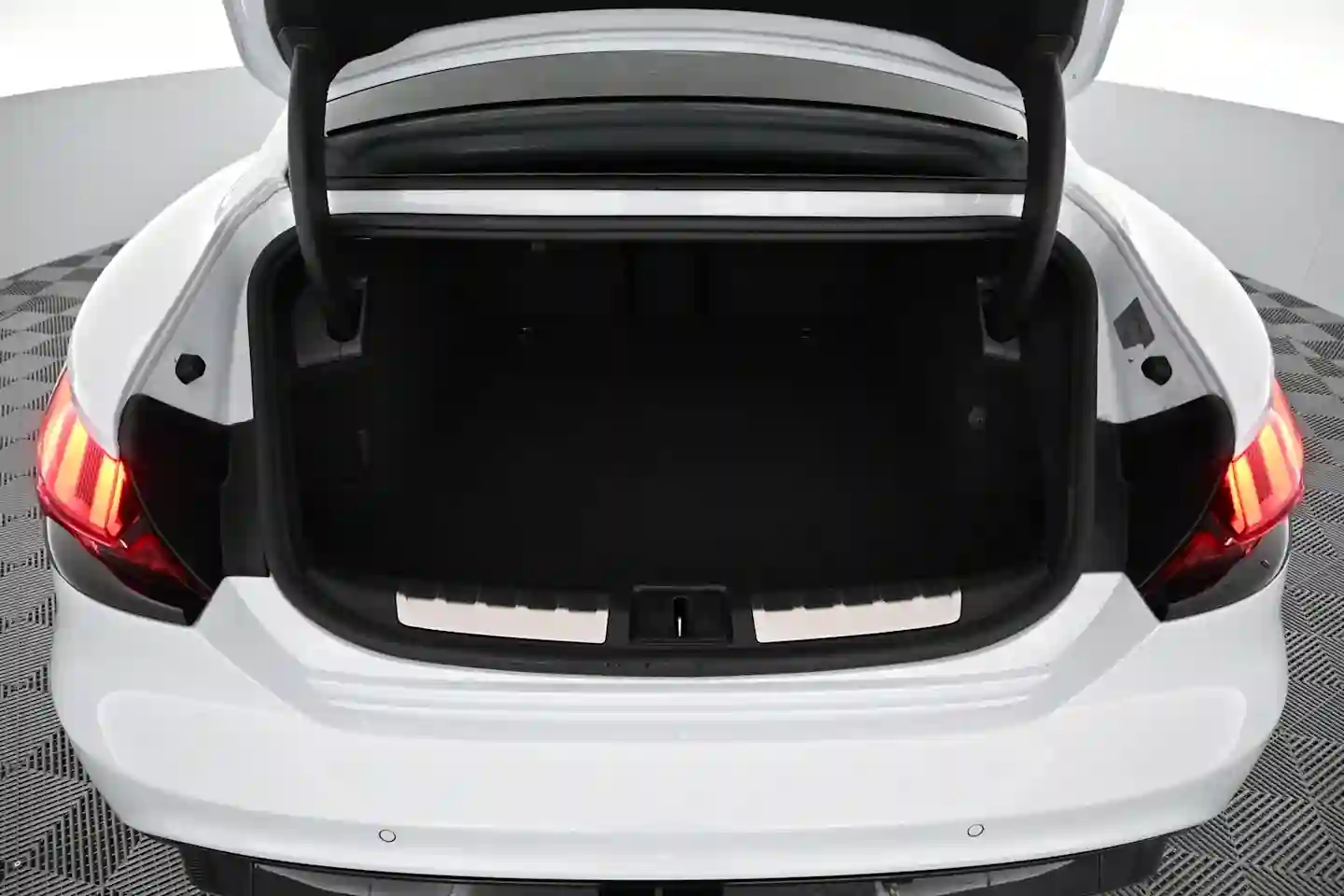 Car Image - 6jITkmC8Ad51CZDk4w6hJe