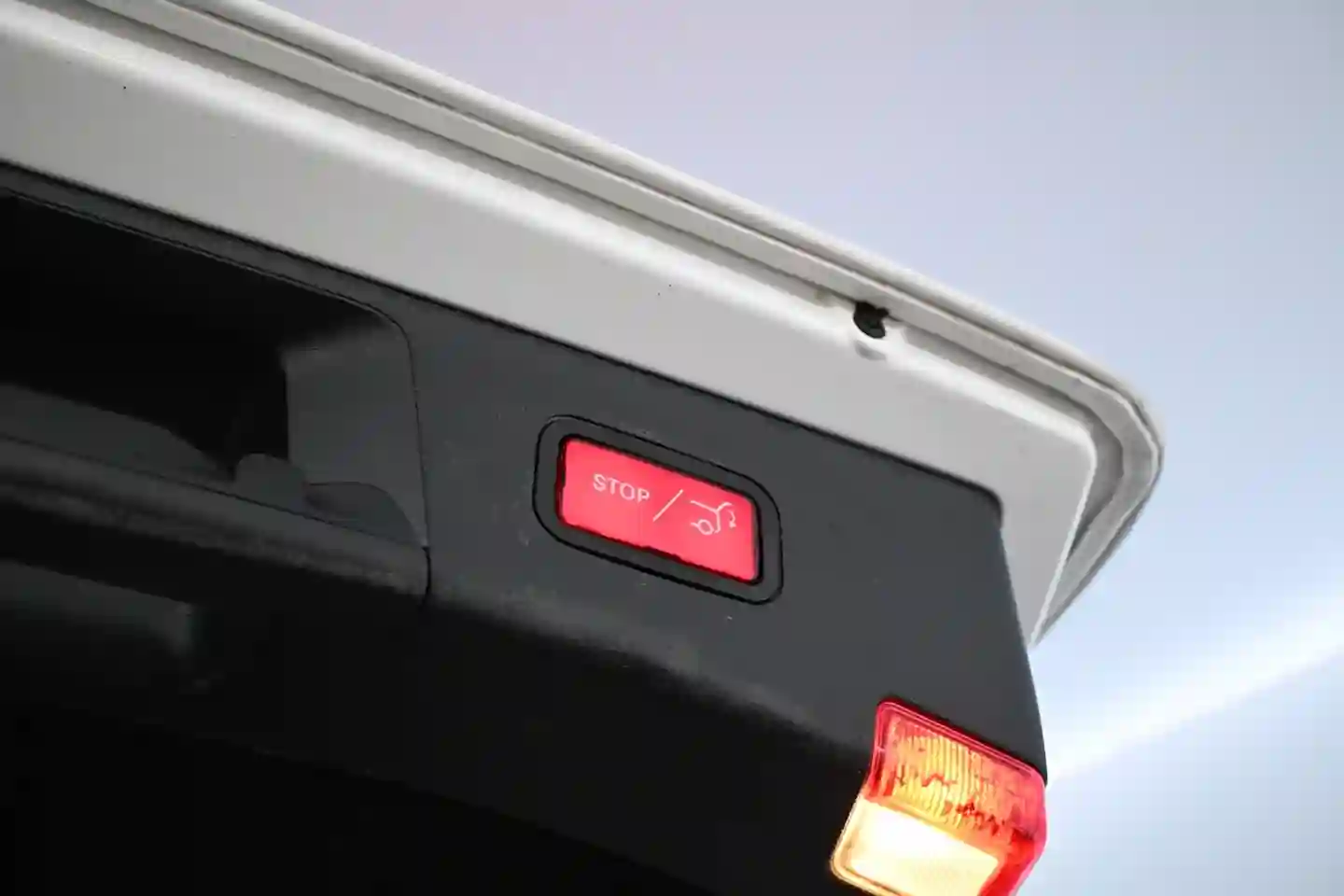 Car Image - 7bXLO9KgWYzr4WUhhiKOf9