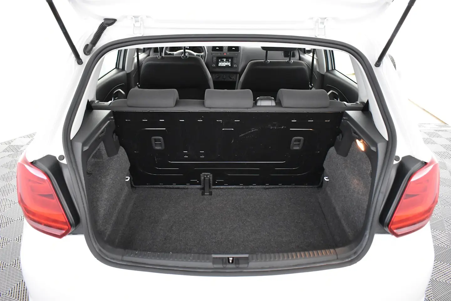 Car Image - 3P4i5oowBSbQaZFwJTfRf8