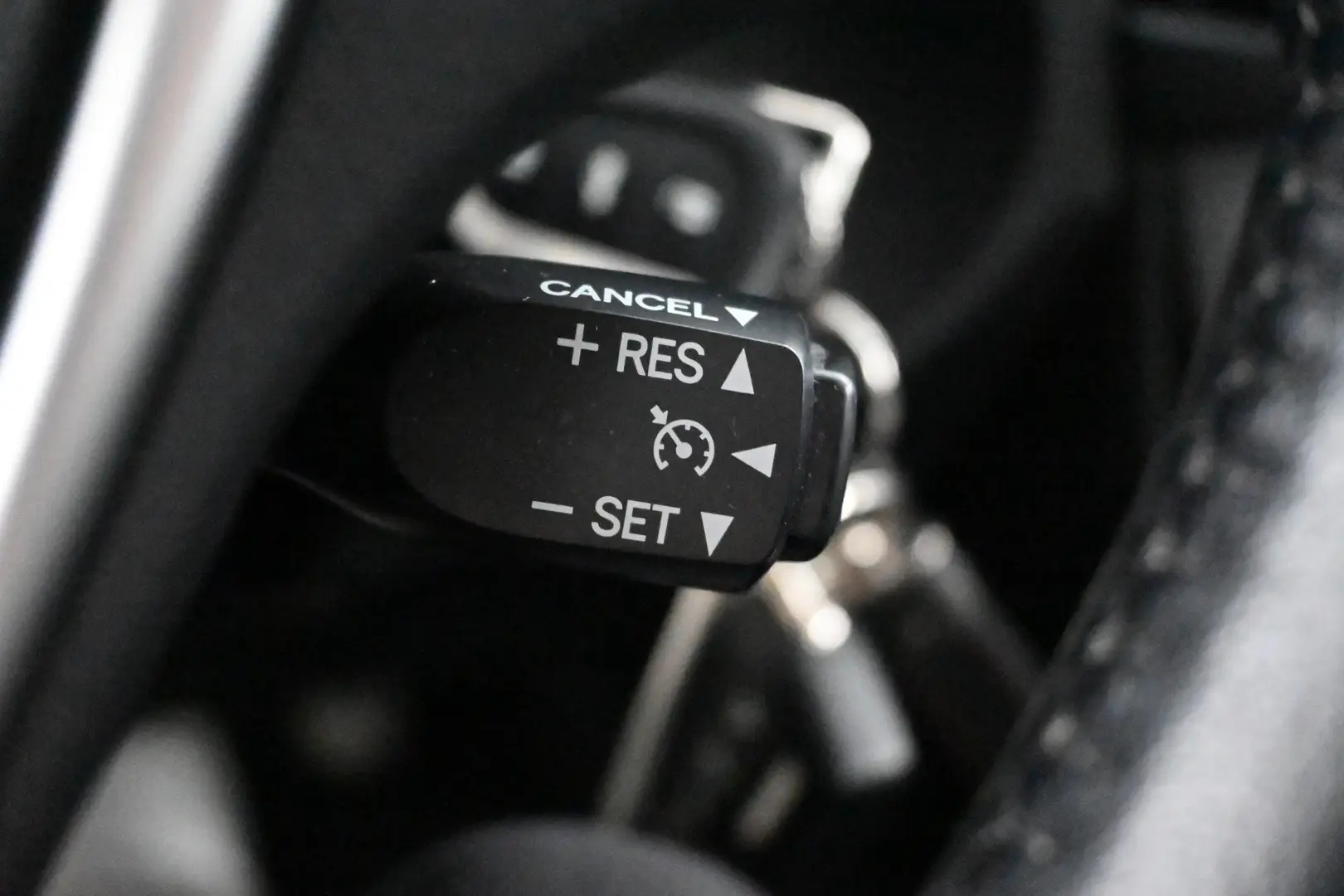 Car Image - 760EdOZdbvPjGBcDzxnoob