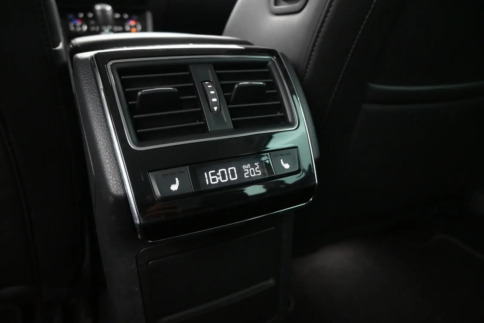 Car Image - 10NYLuMF3T2dVnSkDqeNfB