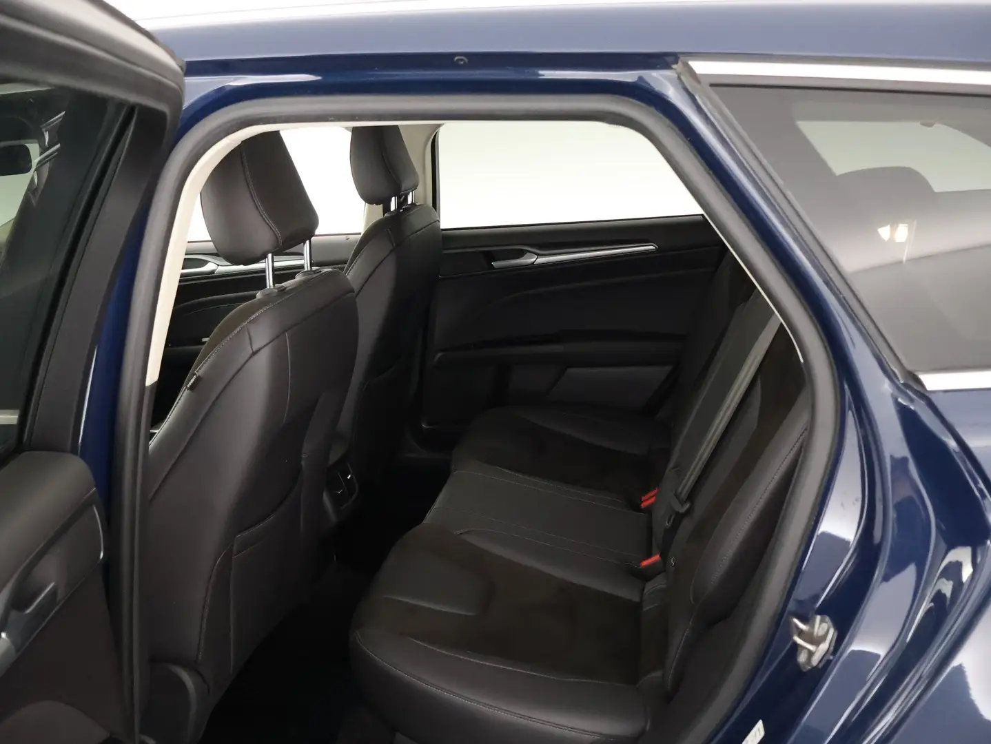 Car Image - 3v67daoaEbAz8VbwnudmME