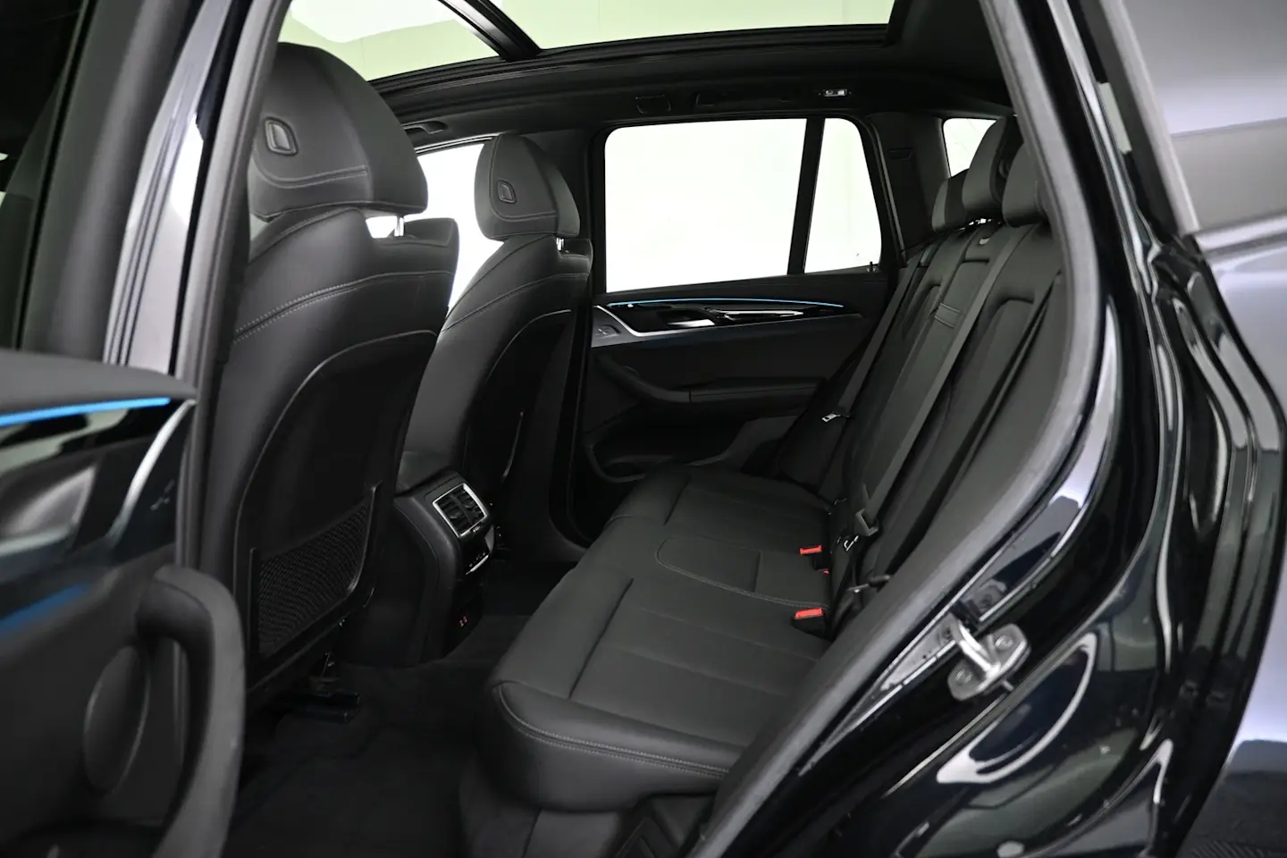 Car Image - 6iLASqGFR5Weqnzj4Jpbcc