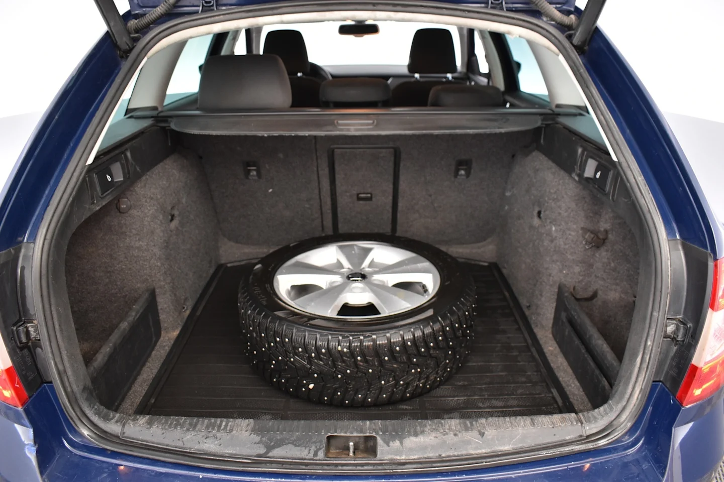 Car Image - 1nAtLMHwYULuf4UWOlViTM