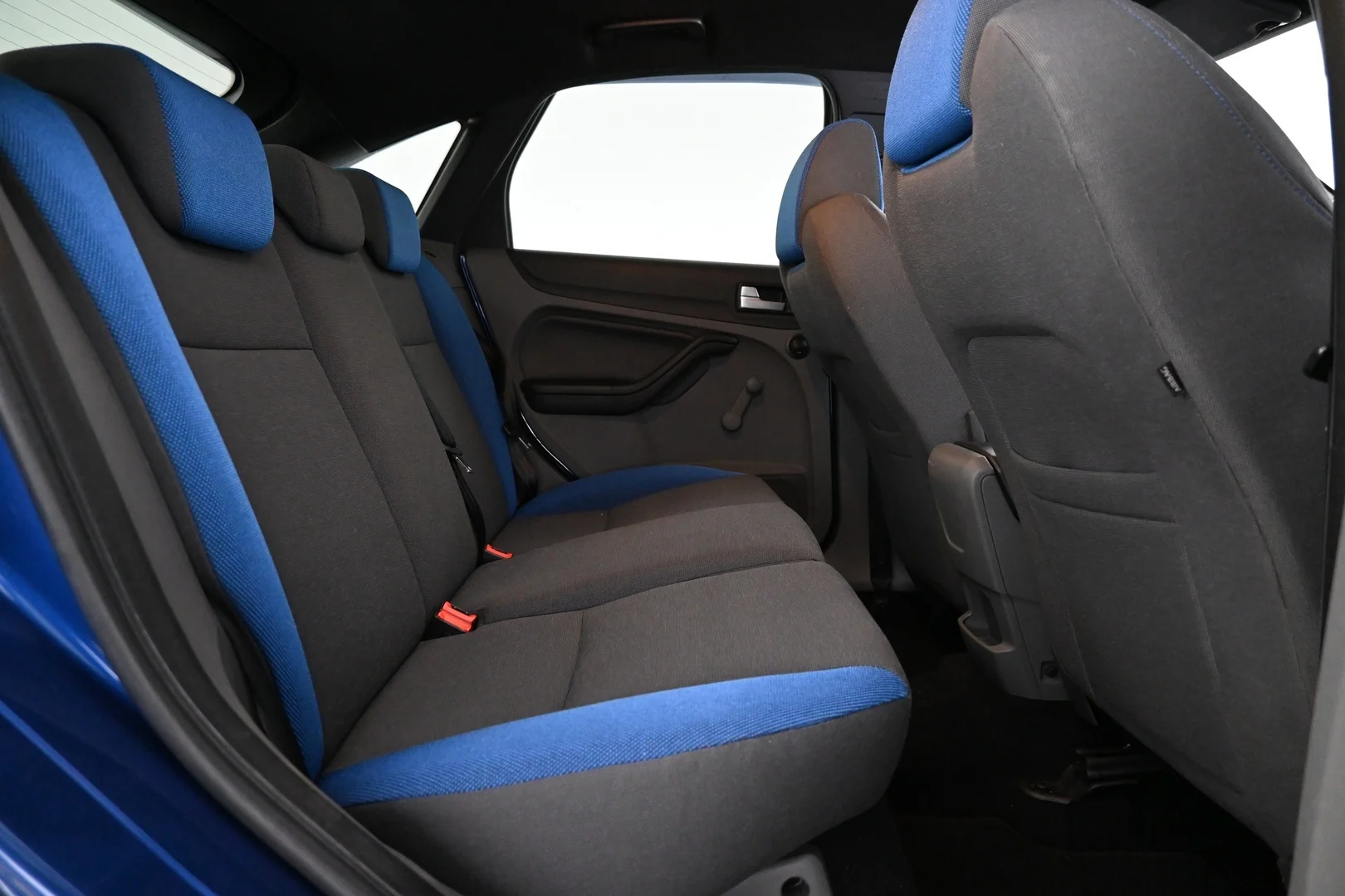 Car Image - RZRAcnmaUxMZu67qYdEMj