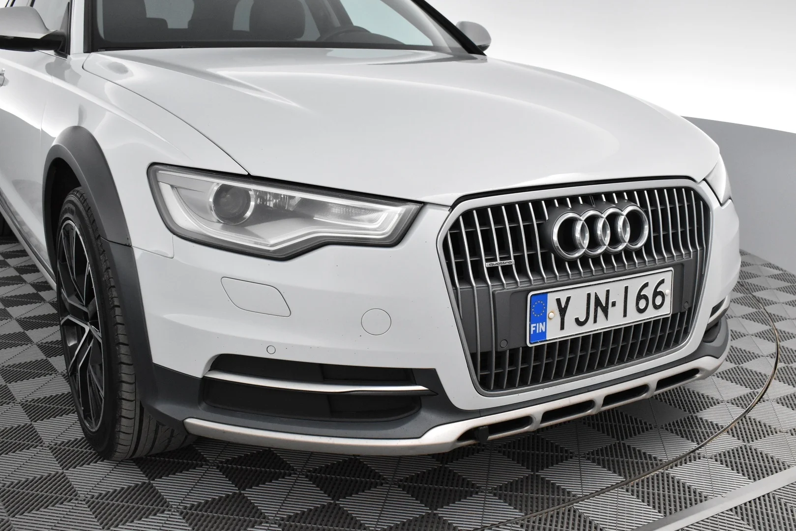 Car Image - s3t8kQRC9e63L09X03sxk