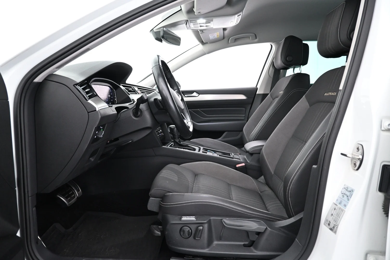 Car Image - 6VoXjVLh8U7sGnR8RzB8jA