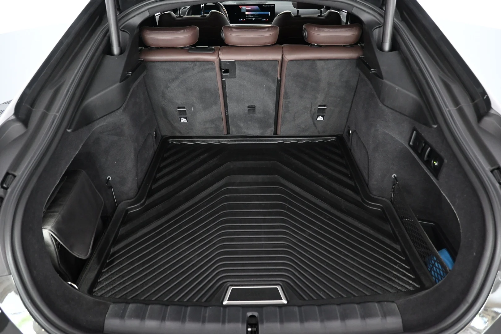 Car Image - 1uvXReesCTrnAU9nTAspw8