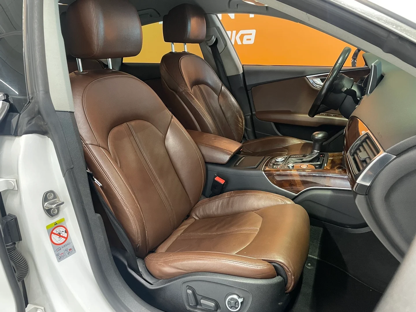 Car Image - 6JI6Ua9BB20aoM6xz8ZYy3
