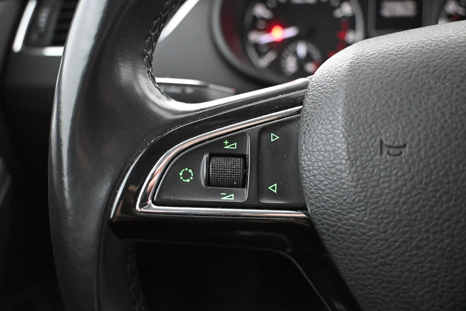 Car Image - IBtbppmvvOZ3AwqqiRgvg