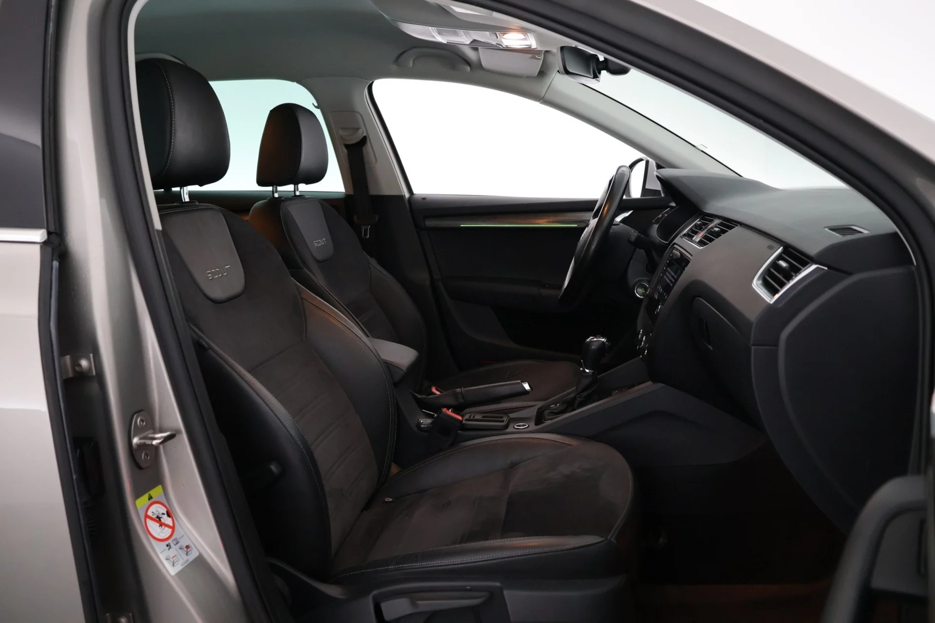Car Image - 7CGKYQNBXws772w2aOPKKd
