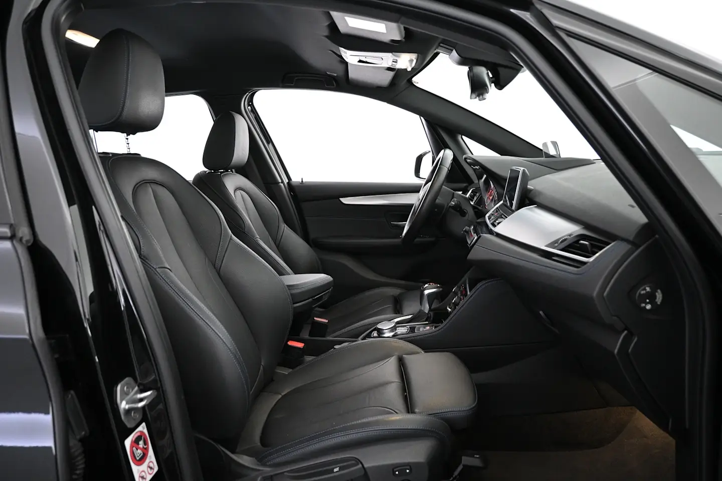 Car Image - H1YQmq74JDPdRqFPDcLr2