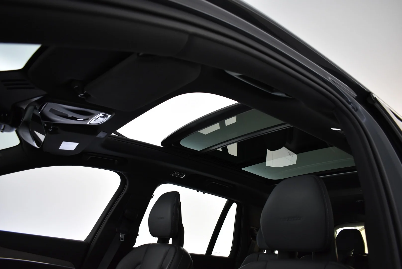 Car Image - 2Ky2hcMWNUhvbrDxqzSLZ6