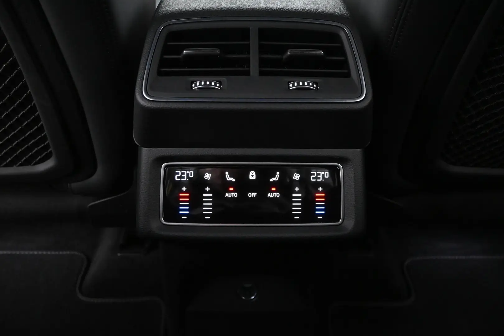 Car Image - 6E8VGmBzF9pgoyVEpYvRcu