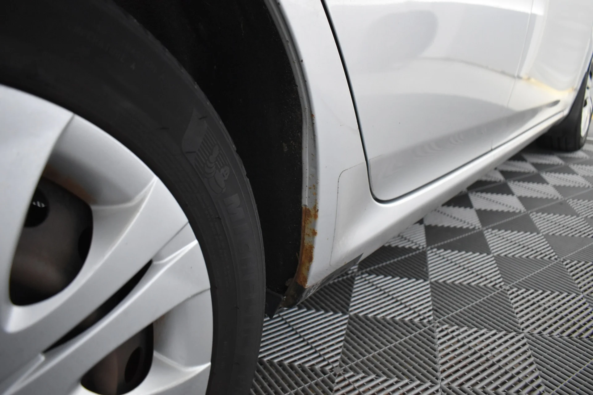 Car Image - 1Anuwa4FMhbSytSXgJ8hnc