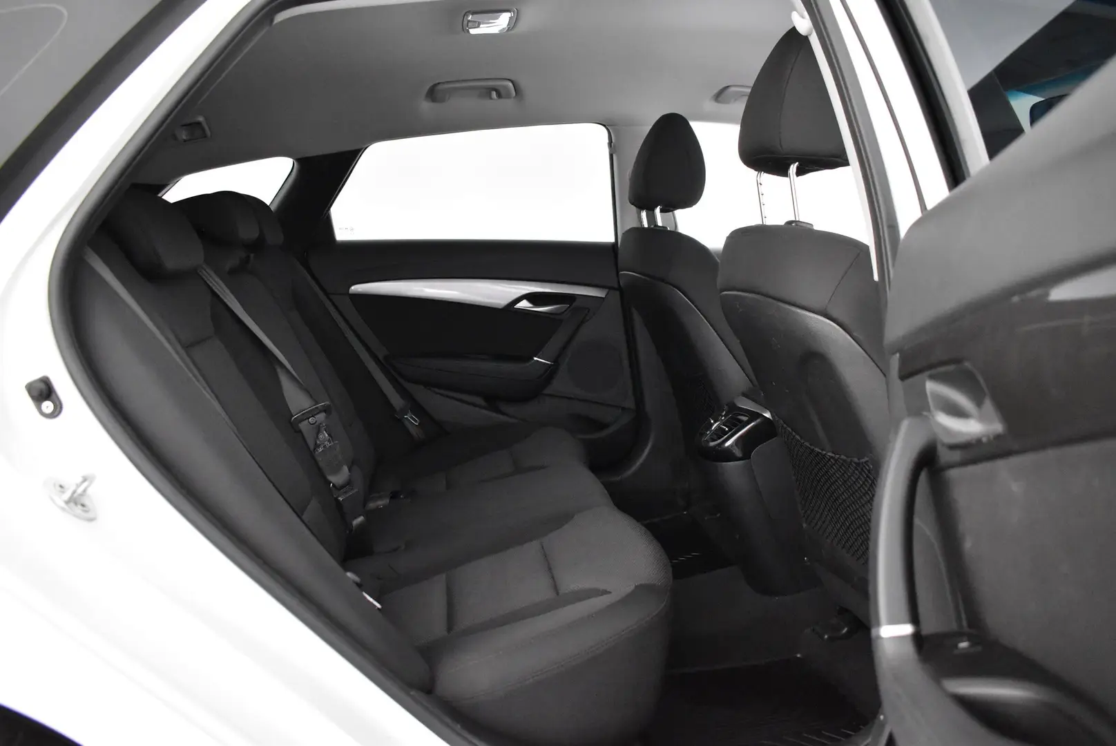 Car Image - 3Bk0uDz8ugWD73KE0cAIgG
