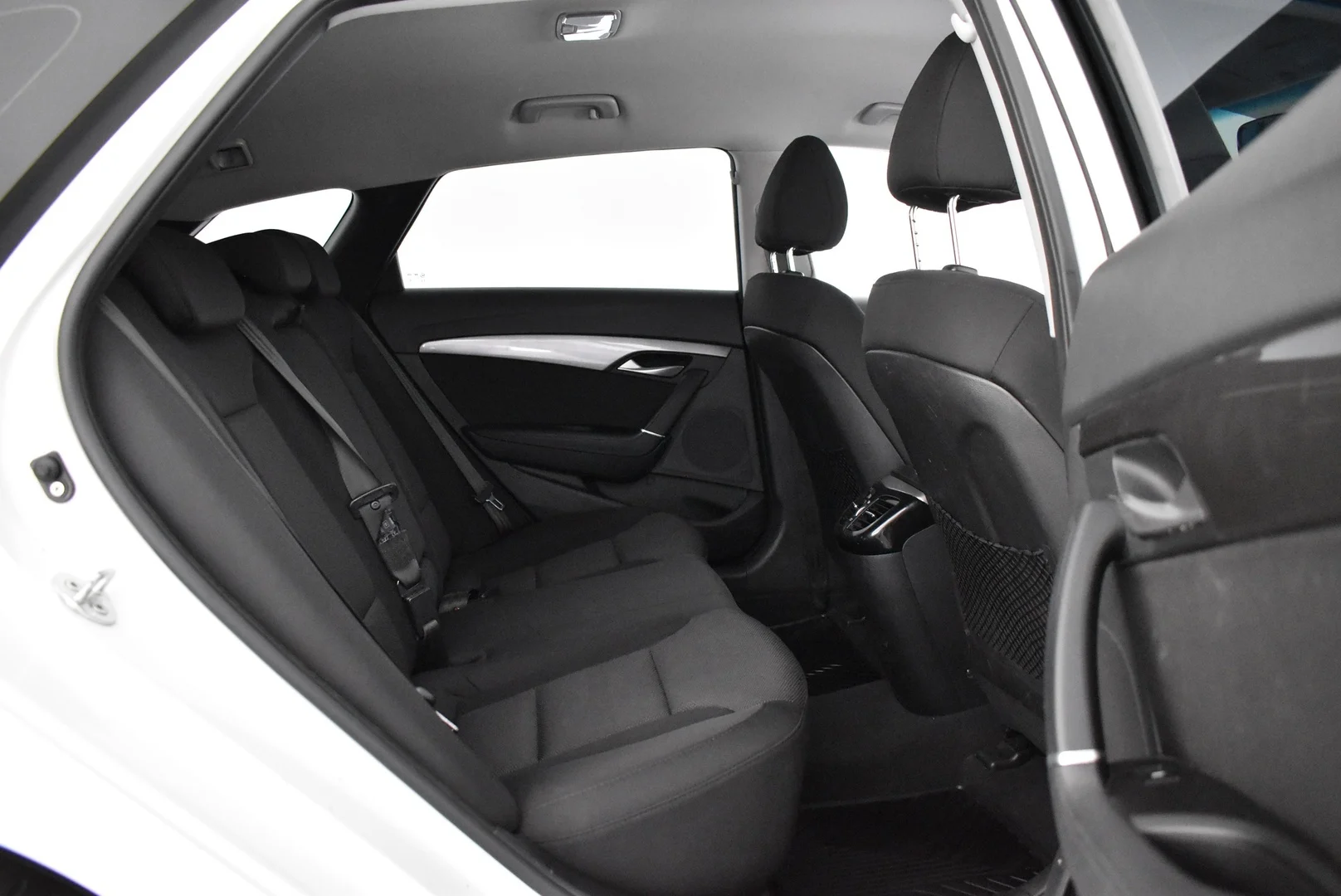 Car Image - 3Bk0uDz8ugWD73KE0cAIgG