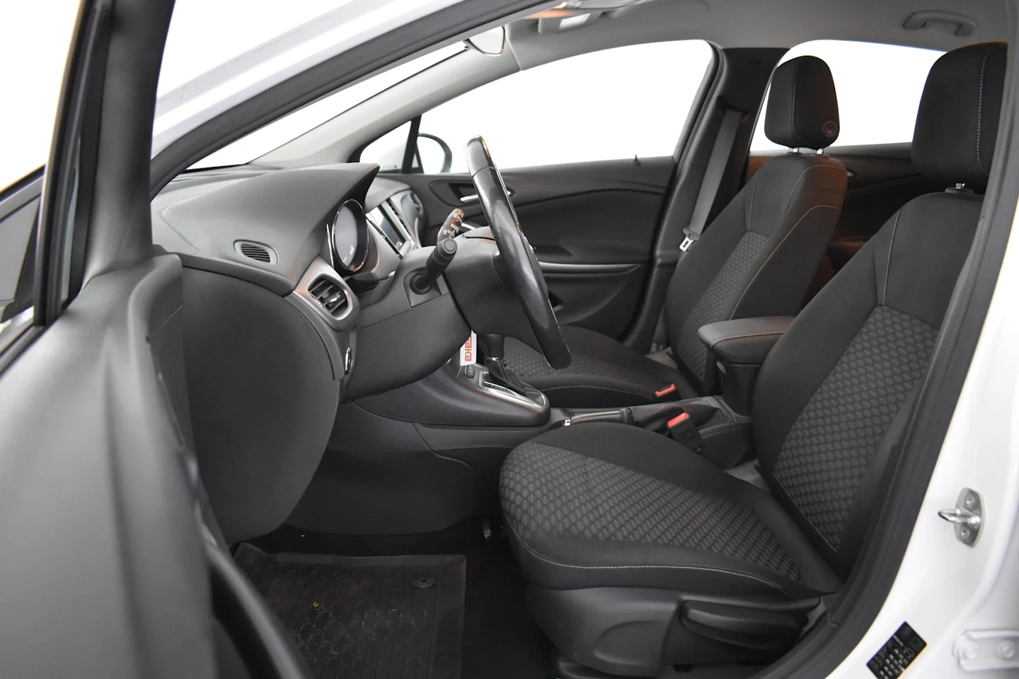 Car Image - 2iBoS3gdzqIZZ0Th9jrN1o