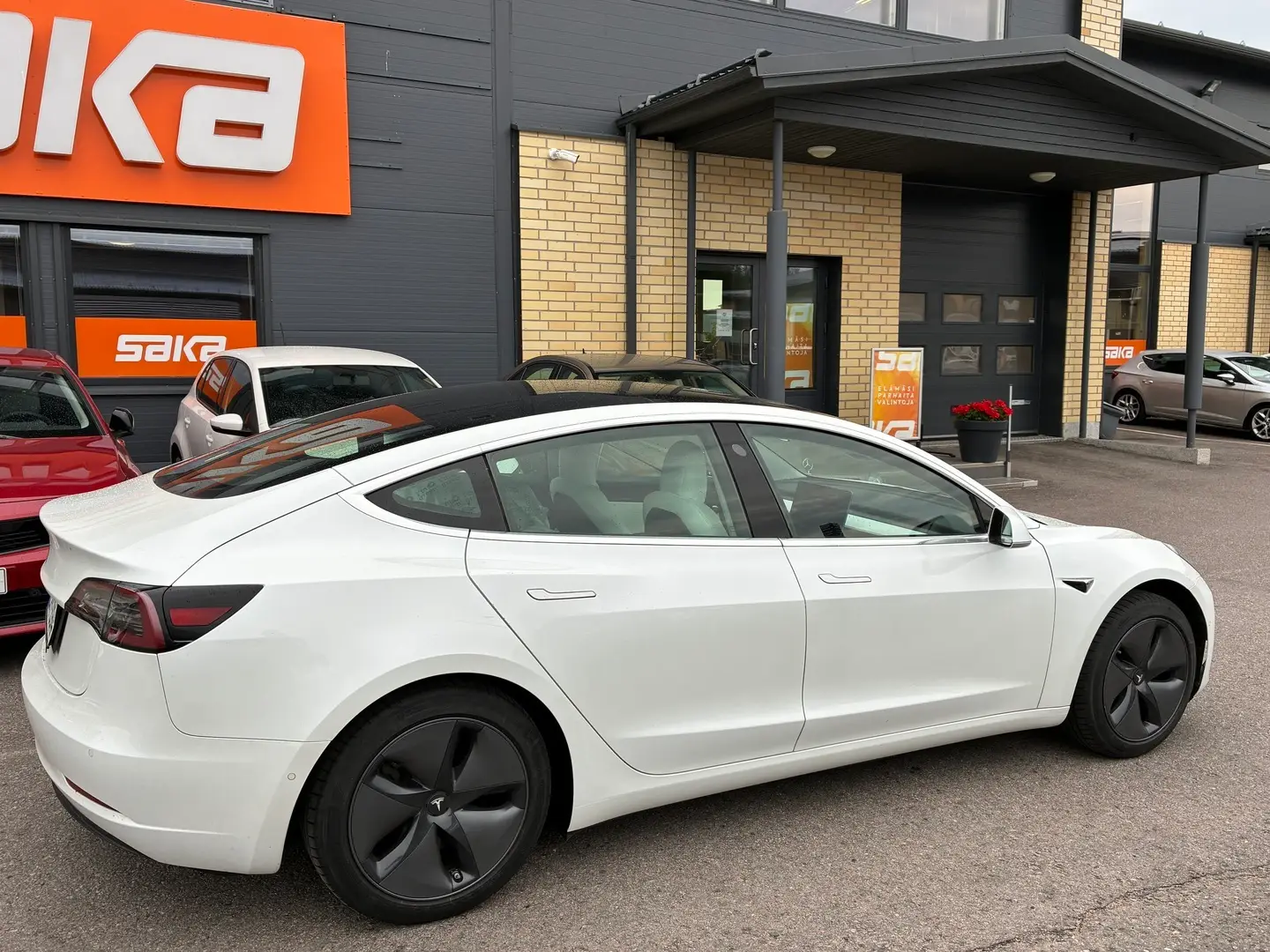Car Image - 1iBvPuhGi5UwreAmhb2NH9