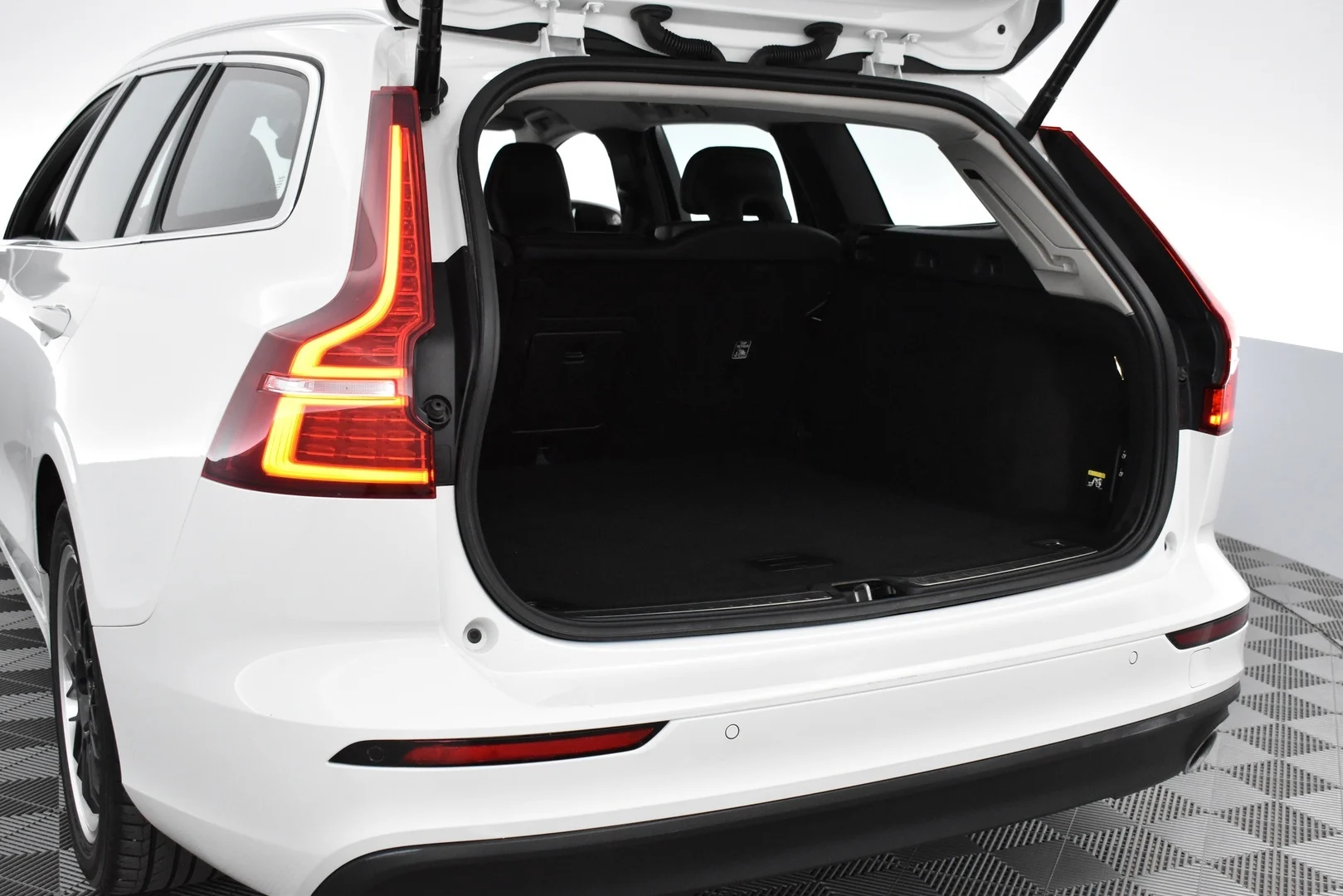 Car Image - GUBVch7mMNyPzyCuasnGS