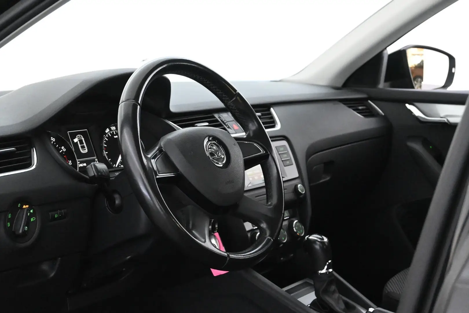 Car Image - 7lu156UoFOV6JFxhcXcnL3