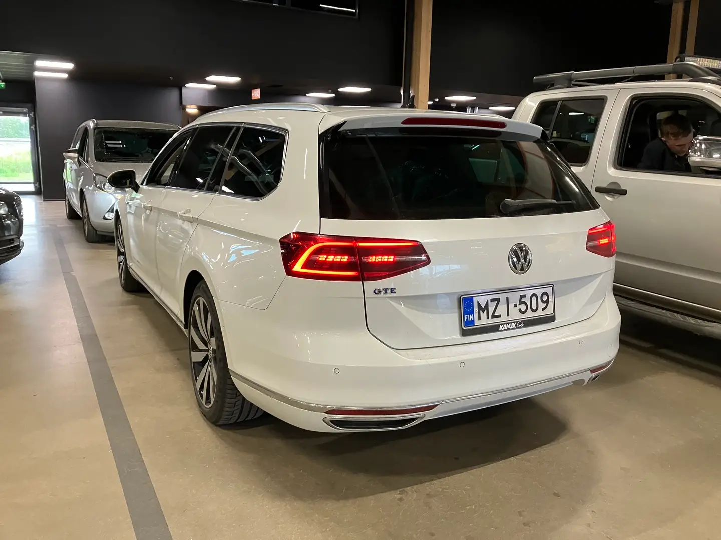 Car Image - 18p8QlOjjIsivrniGNpZsL
