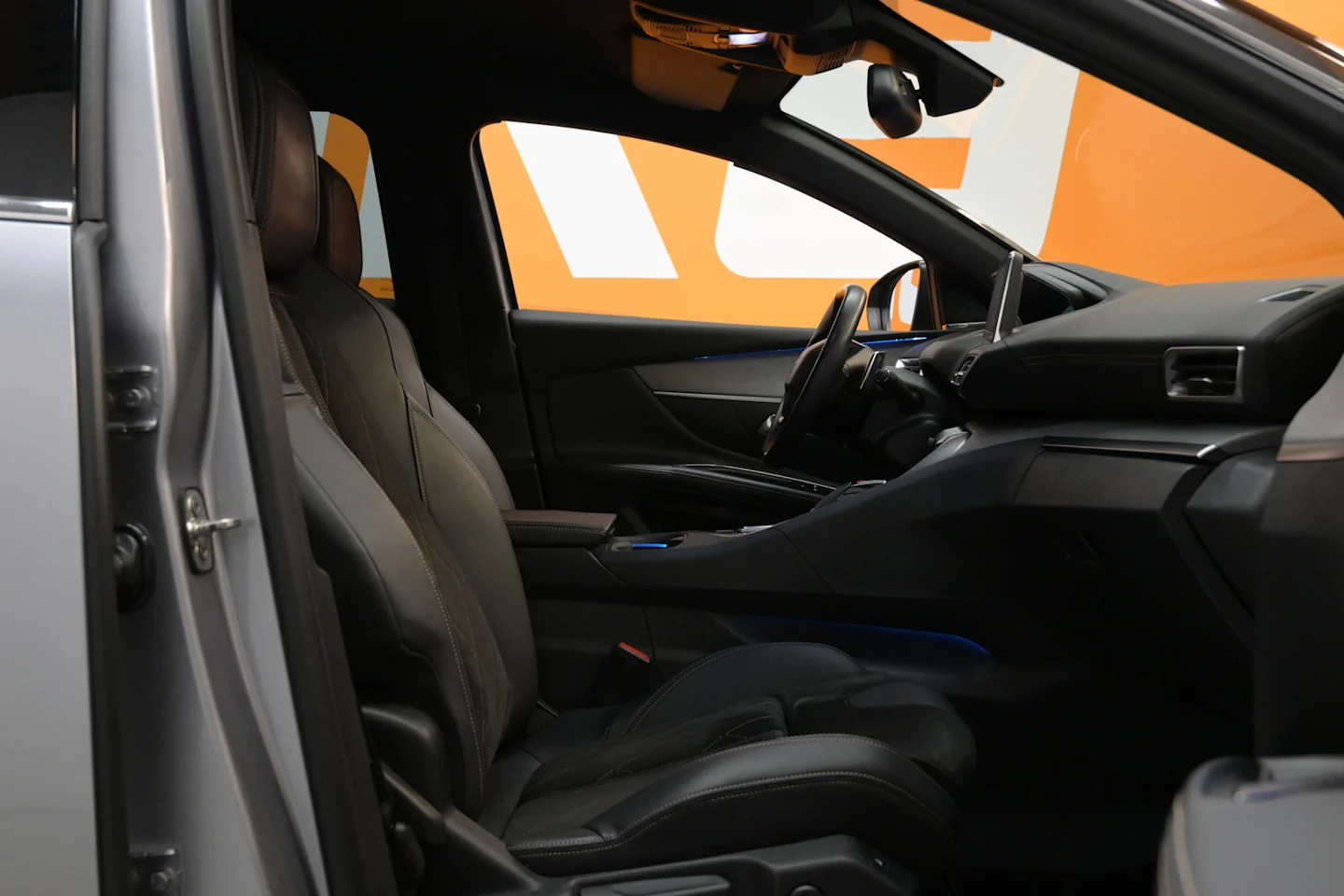 Car Image - 6OzM9BaLn2ZFmYSNowJ2ct