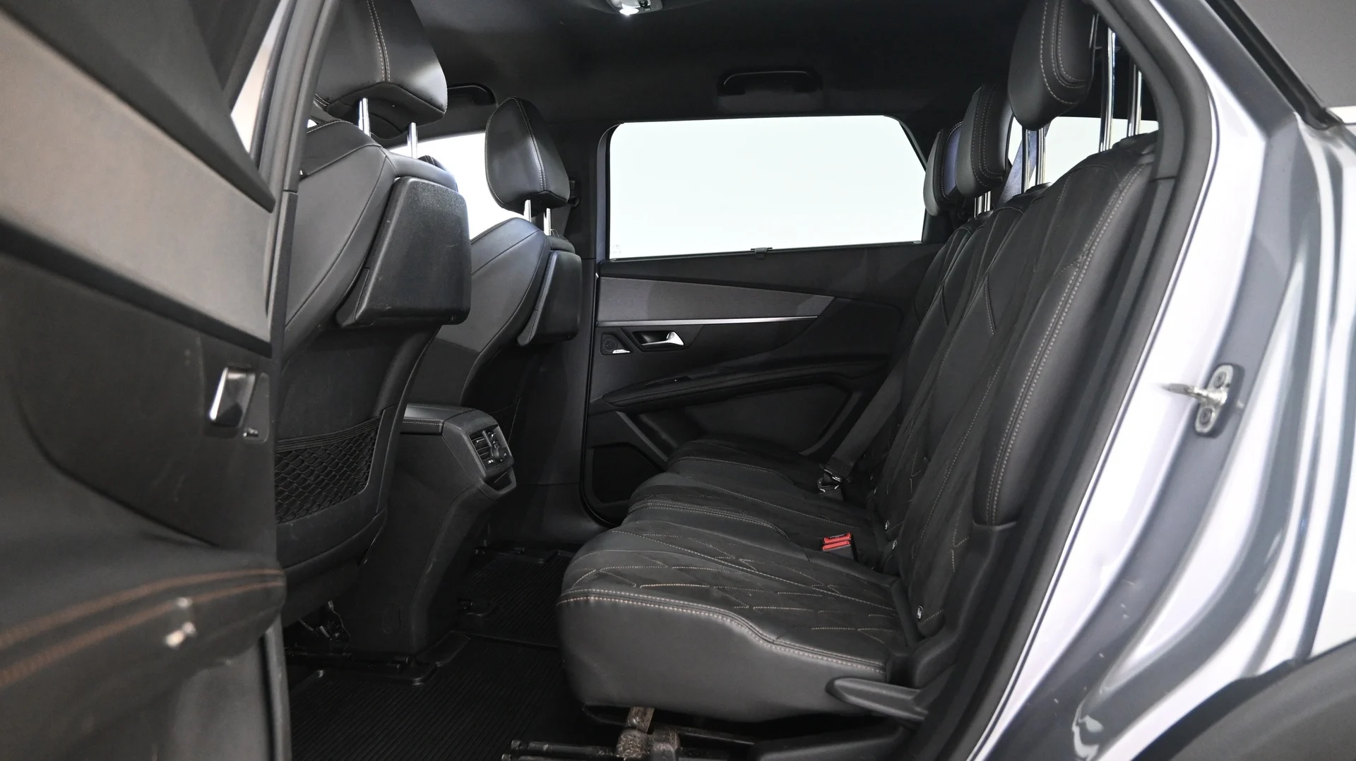 Car Image - 6OzM9BaLn2ZFmYSNowJ2ct