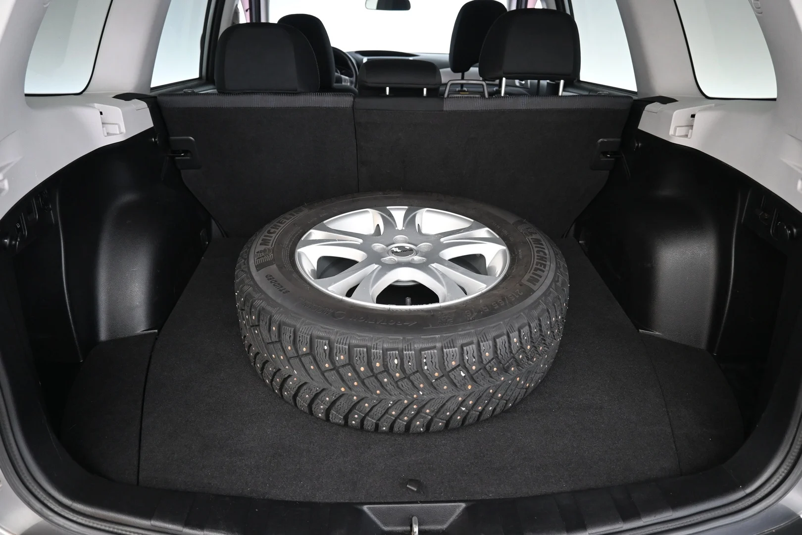 Car Image - 7q6CyY3EVe67zdBxNQajmV