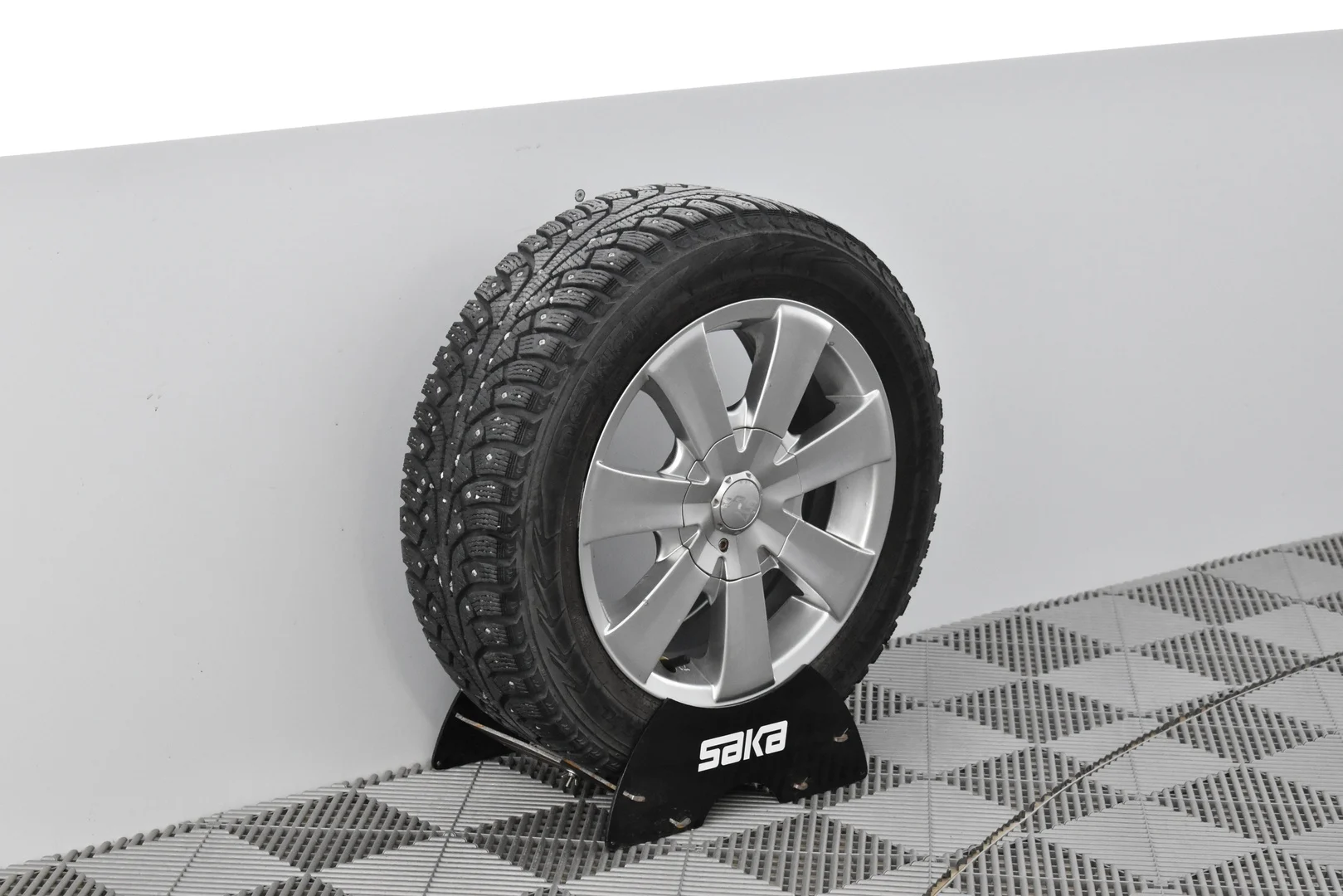 Car Image - 1M27gUnGJJKSMmDJl3WrrZ