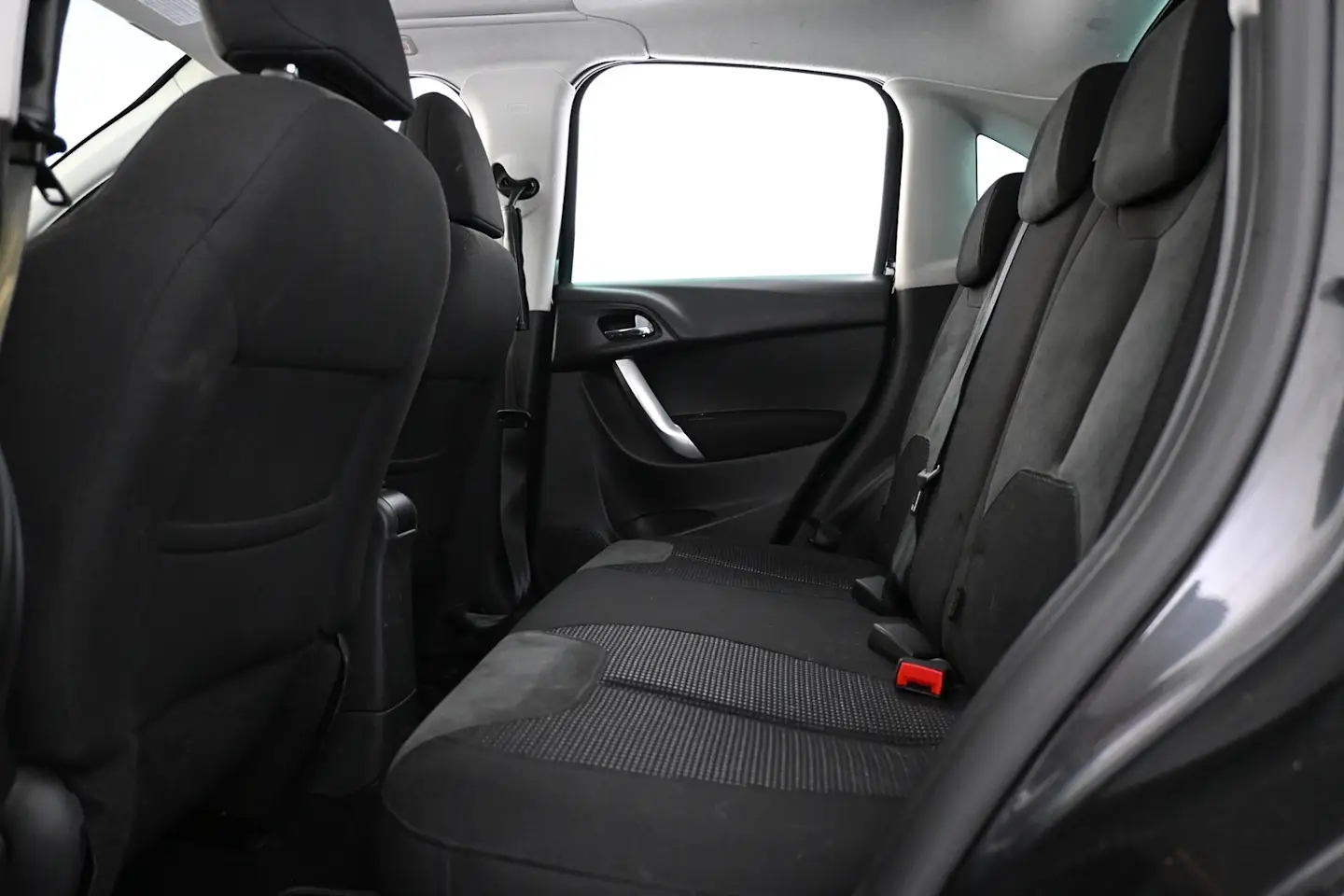 Car Image - 2c9biJ2Hxue2XG0431edMt