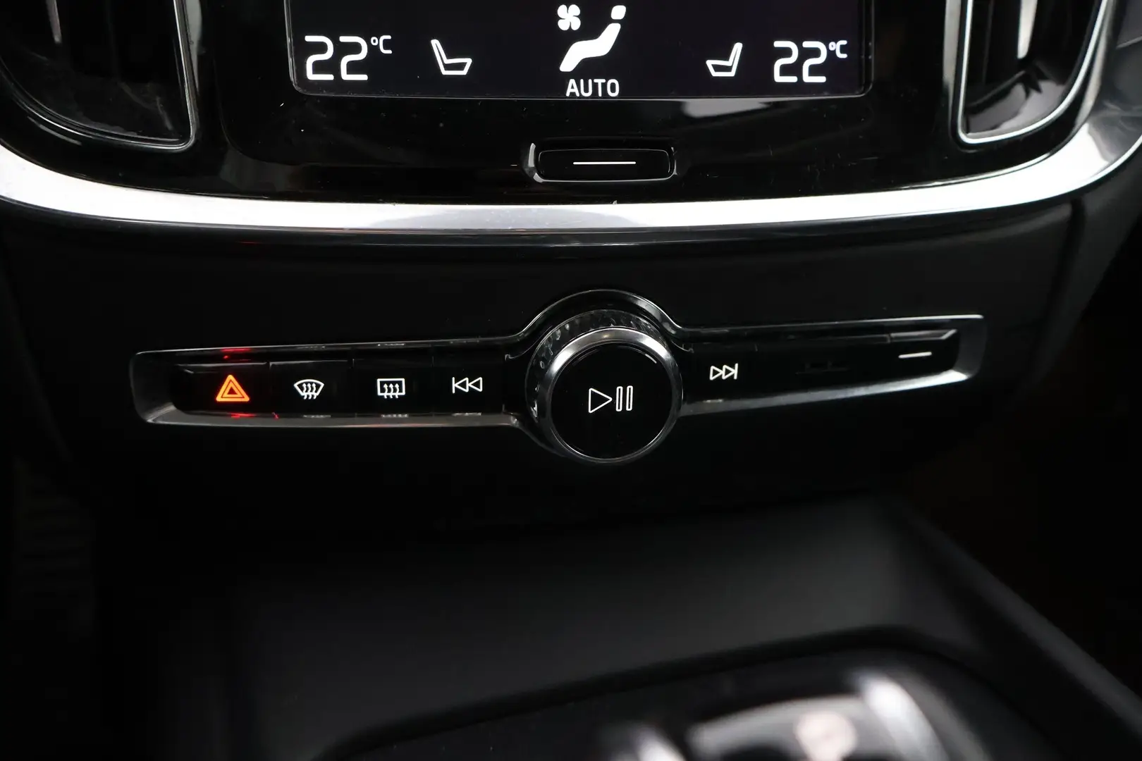 Car Image - 2SdPEQC1UwNLt0xIjPxigJ