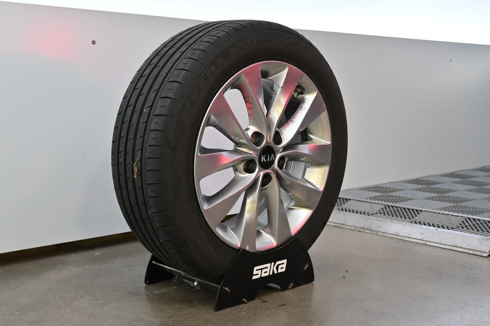Car Image - 3l7inFYnBxWr6Zrb68f9nf