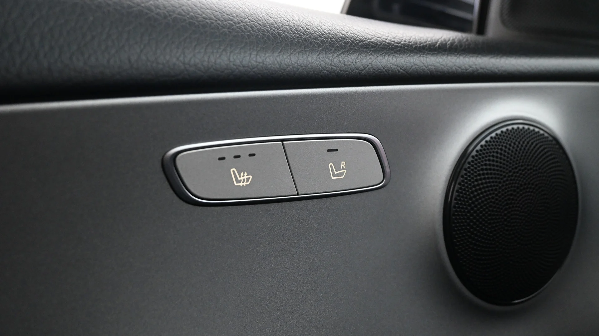 Car Image - 8L0874qgeRm7tTSjMMb4x