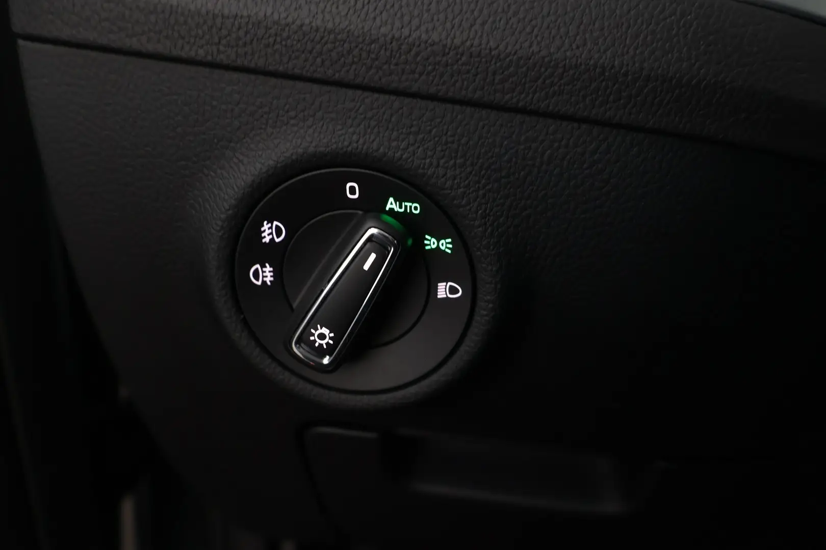 Car Image - rCaJJ6GTmym3gfVvIQGIc