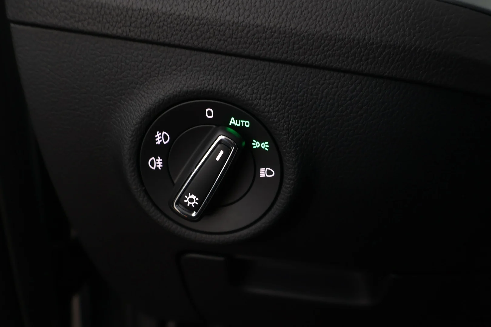 Car Image - rCaJJ6GTmym3gfVvIQGIc