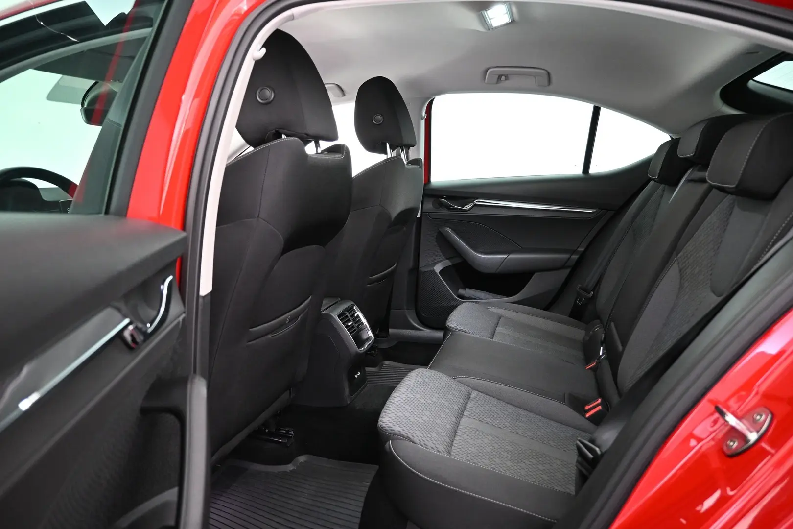 Car Image - 332Hdi1drC8oFpw0BnkfTC